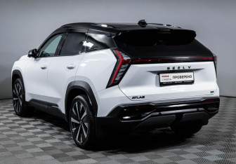 Подержанный автомобиль Geely Atlas 2024 года (7 фото)