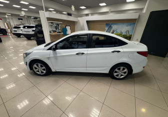Подержанный автомобиль Hyundai Solaris Sedan 2014 года (7 фото)