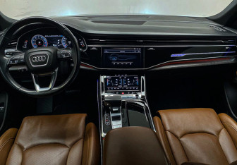 Подержанный автомобиль Audi Q8 2018 года (26 фото)