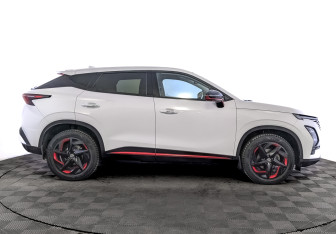 Подержанный автомобиль Omoda C5 2023 года (4 фото)