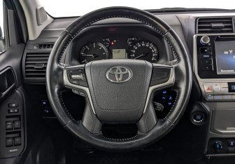 Подержанный автомобиль Toyota Land Cruiser Prado 2019 года (22 фото)