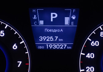 Подержанный автомобиль Hyundai Solaris Hatchback 2011 года (12 фото)