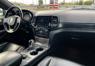 Подержанный автомобиль Jeep Grand Cherokee 2020 года (9 фото)