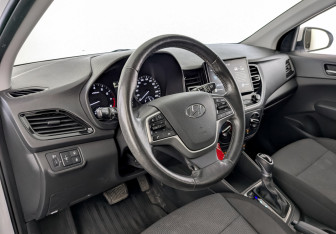 Подержанный автомобиль Hyundai Solaris Sedan 2021 года (16 фото)