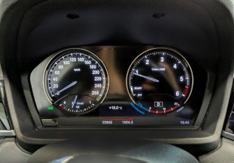 Подержанный автомобиль BMW X1 2018 года (13 фото)