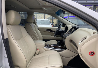 Подержанный автомобиль Infiniti QX60 2018 года (25 фото)