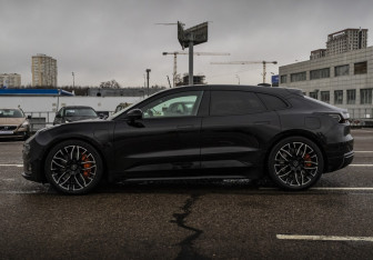 Подержанный автомобиль Zeekr 001 2023 года (8 фото)