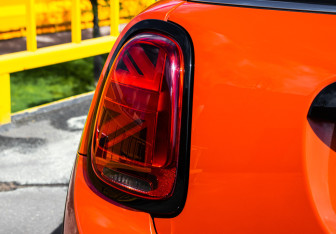 Подержанный автомобиль MINI Hatch 2019 года (14 фото)