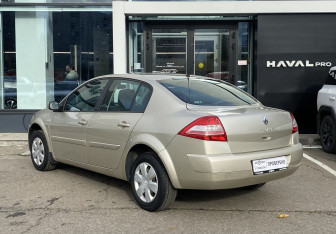 Подержанный автомобиль Renault Megane Sedan 2008 года (7 фото)