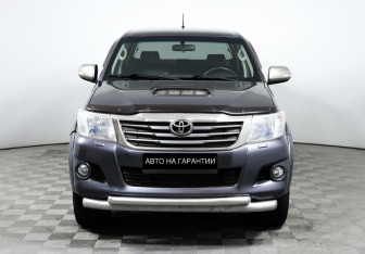 Подержанный автомобиль Toyota Hilux 2014 года (2 фото)