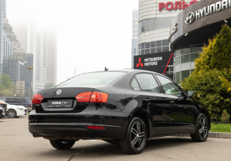 Подержанный автомобиль Volkswagen Jetta Sedan 2014 года (4 фото)