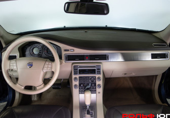 Подержанный автомобиль Volvo XC70 2008 года (11 фото)