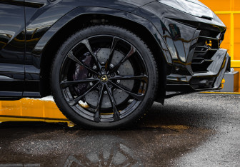 Подержанный автомобиль Lamborghini Urus 2020 года (15 фото)
