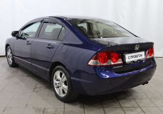 Подержанный автомобиль Honda Civic Sedan 2007 года (6 фото)
