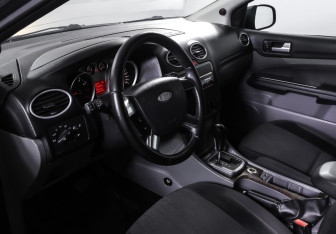 Подержанный автомобиль Ford Focus Hatchback 2008 года (15 фото)