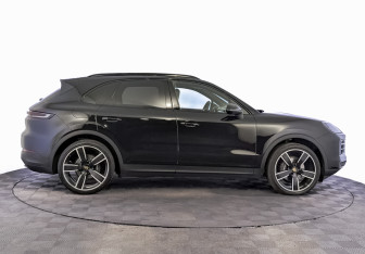Подержанный автомобиль Porsche Cayenne 2024 года (4 фото)
