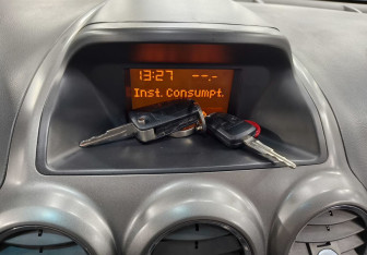 Подержанный автомобиль Opel Antara 2008 года (14 фото)