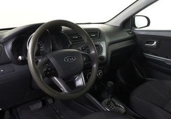 Подержанный автомобиль Kia Rio Sedan 2012 года (9 фото)