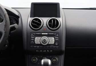 Подержанный автомобиль Nissan Qashqai 2008 года (18 фото)