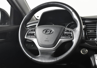 Подержанный автомобиль Hyundai Elantra Sedan 2017 года (12 фото)