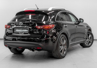 Подержанный автомобиль Infiniti QX70 2013 года (5 фото)