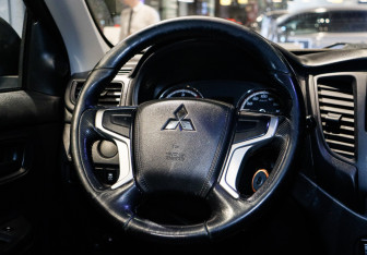 Подержанный автомобиль Mitsubishi L200 2019 года (16 фото)