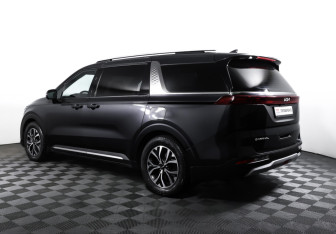 Подержанный автомобиль Kia Carnival 2022 года (7 фото)