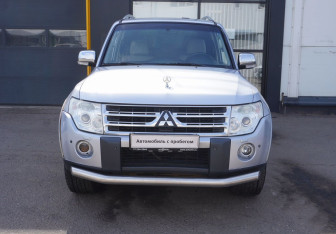 Подержанный автомобиль Mitsubishi Pajero 2009 года (2 фото)