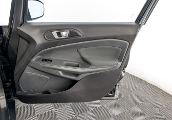 Подержанный автомобиль Ford EcoSport 2016 года (24 фото)