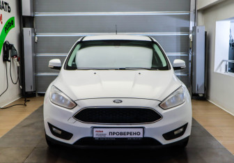 Подержанный автомобиль Ford Focus Hatchback 2017 года (2 фото)