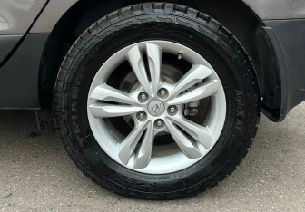 Подержанный автомобиль Hyundai ix35 2013 года (16 фото)