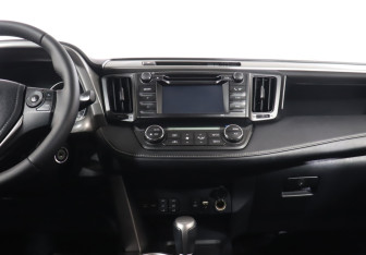 Подержанный автомобиль Toyota RAV4 2015 года (14 фото)