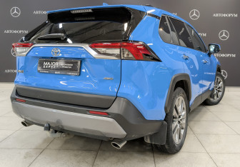 Подержанный автомобиль Toyota RAV4 2020 года (5 фото)