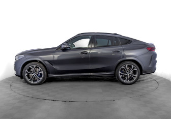 Подержанный автомобиль BMW X6 2020 года (8 фото)