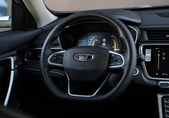 Подержанный автомобиль Belgee X70 2025 года (12 фото)