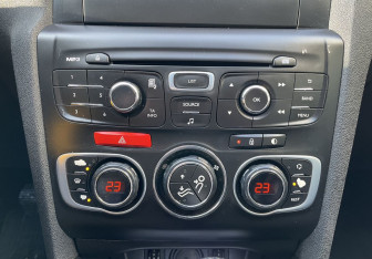 Подержанный автомобиль Citroen C4 Sedan 2014 года (10 фото)