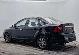 Подержанный автомобиль Ford Focus Sedan 2008 года (3 фото)