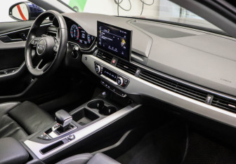 Подержанный автомобиль Audi A4 Sedan 2020 года (20 фото)
