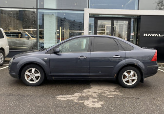 Подержанный автомобиль Ford Focus Sedan 2008 года (8 фото)