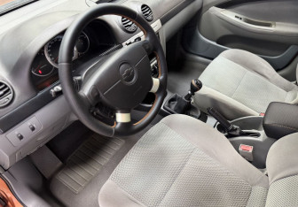 Подержанный автомобиль Chevrolet Lacetti Hatchback 2008 года (10 фото)
