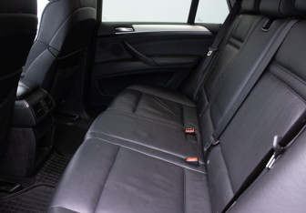 Подержанный автомобиль BMW X5 2011 года (11 фото)