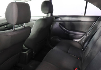 Подержанный автомобиль Toyota Avensis Sedan 2006 года (8 фото)