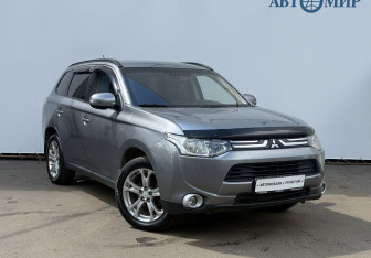 Подержанный автомобиль Mitsubishi Outlander 2012 года (3 фото)
