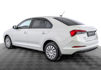 Подержанный автомобиль Skoda Rapid Liftback 2021 года (7 фото)