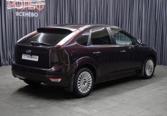 Подержанный автомобиль Ford Focus Hatchback 2010 года (5 фото)