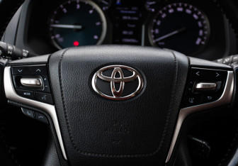 Подержанный автомобиль Toyota Land Cruiser Prado 2021 года (21 фото)