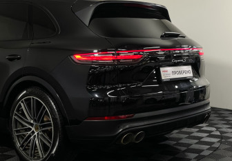 Подержанный автомобиль Porsche Cayenne 2019 года (21 фото)