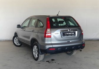 Подержанный автомобиль Honda CR-V 2008 года (4 фото)