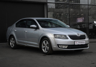 Подержанный автомобиль Skoda Octavia Liftback 2013 года (3 фото)