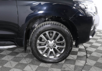 Подержанный автомобиль Toyota Land Cruiser Prado 2019 года (15 фото)